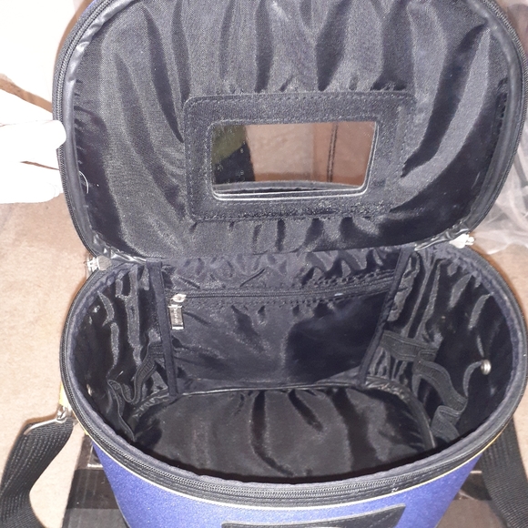 Travel Gear Makeup Case - Picture 3 of 8